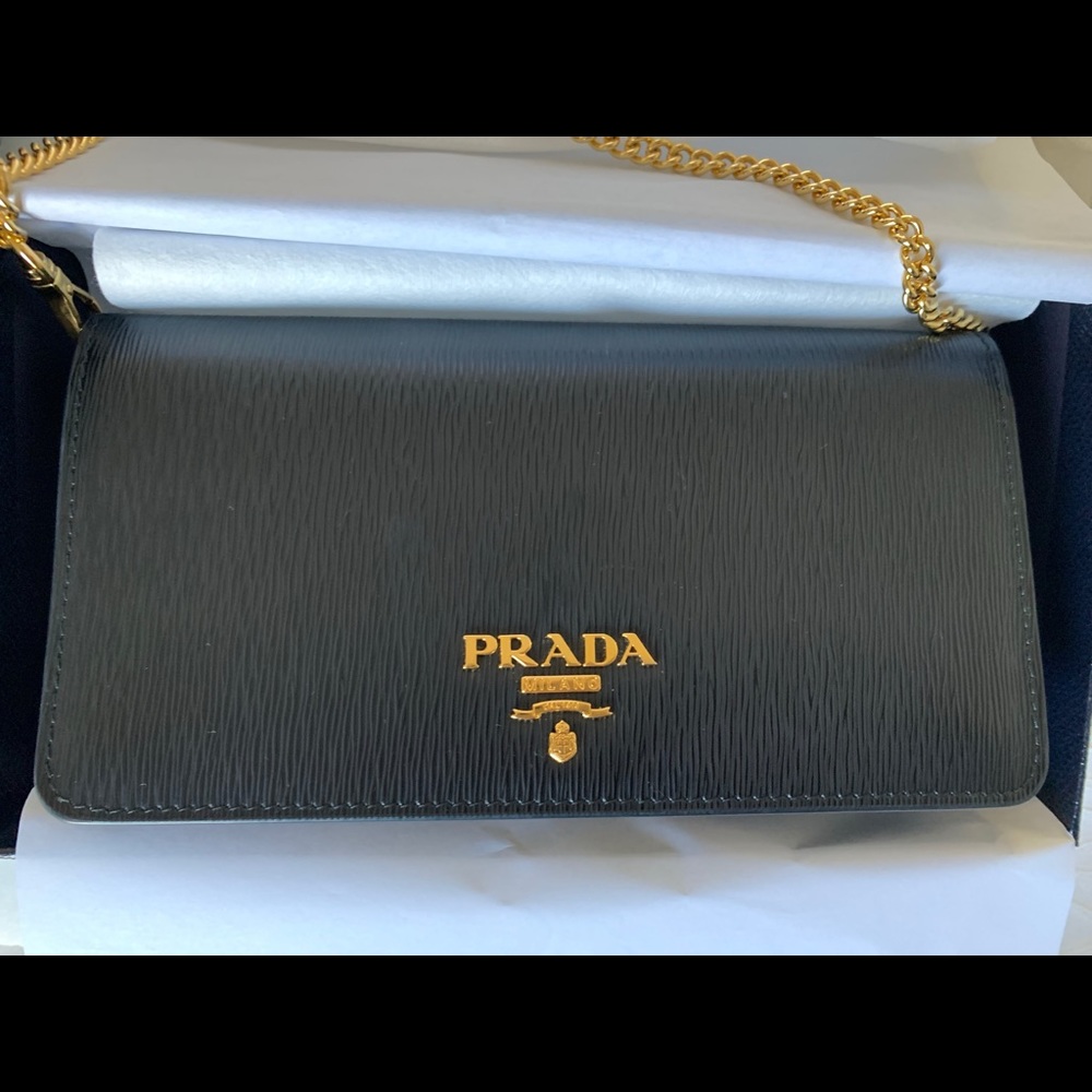 Prada saffiano leather crossbody bag with chain - Picture 3 of 6